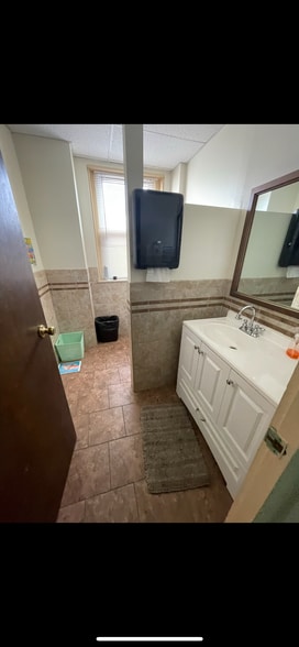 More Photos Of 913-915 Western Ave, Pittsburgh Storefront Retail Office For Sale