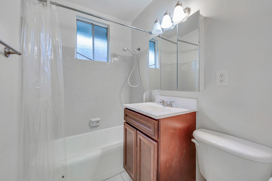 More Photos Of 17520 Kingsbury St, Granada Hills Apartments For Sale