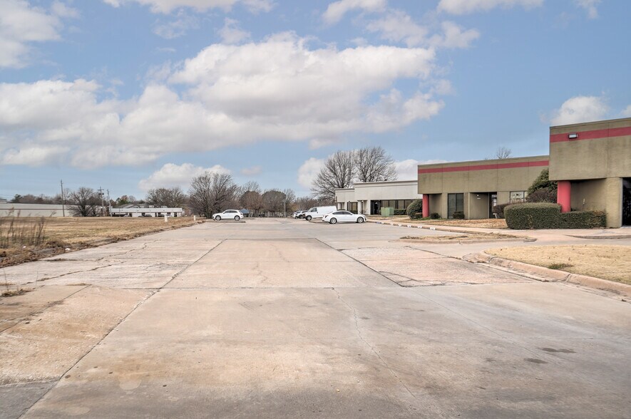 More Photos Of 3100 S Elm Pl, Broken Arrow Medical For Lease