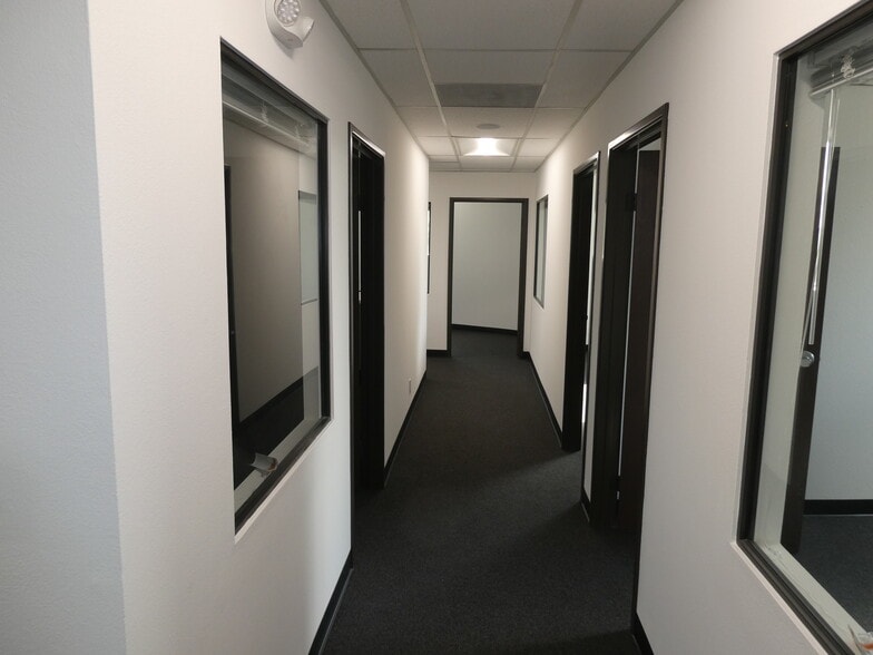 More Photos Of 3500 N San Fernando Blvd, Burbank Flex For Sale