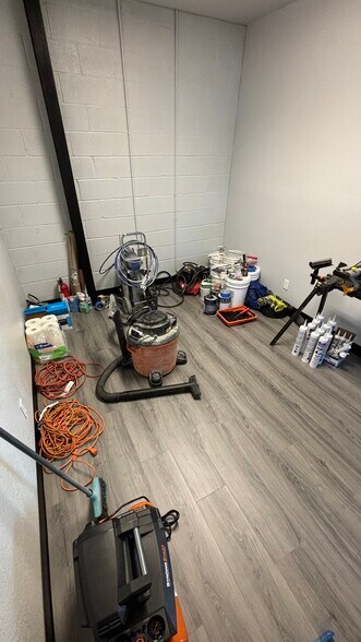 More Photos Of 424 W Henderson St, Cleburne Auto Dealership For Lease