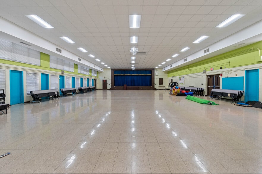 More Photos Of 5710 Wesconnett Blvd, Jacksonville Schools For Lease