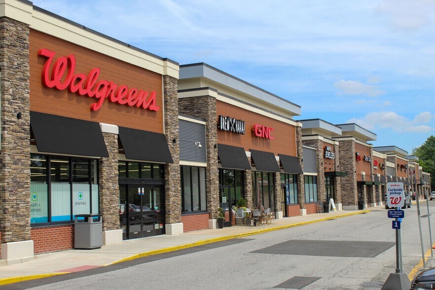 More Photos Of 1806 Marsh Rd, Wilmington Unknown For Lease