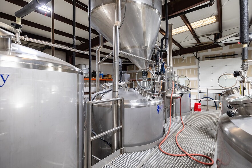 More Photos Of 110 Greenfield St, Wilmington General Retail For Sale