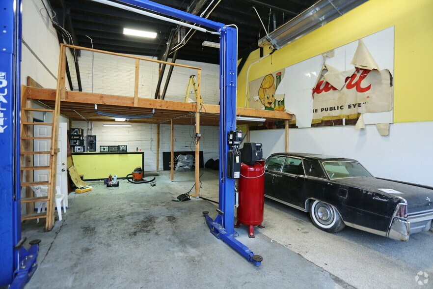 More Photos Of 1828 Franklin St, Bellingham Showroom For Sale