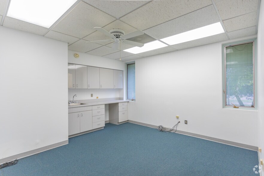 More Photos Of 2 Colgate Dr, Forest Hill Medical For Lease
