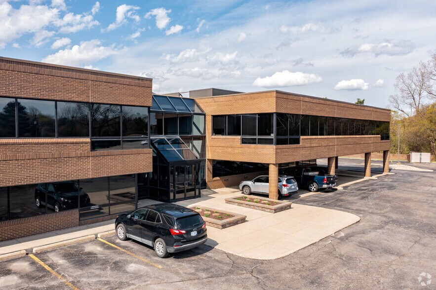 More Photos Of 43902 Woodward Ave, Bloomfield Hills Medical For Lease