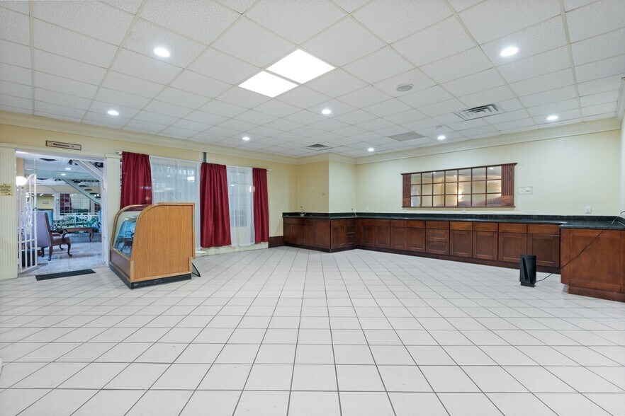 More Photos Of 1530 Cleveland Rd, Sandusky Hotel For Sale