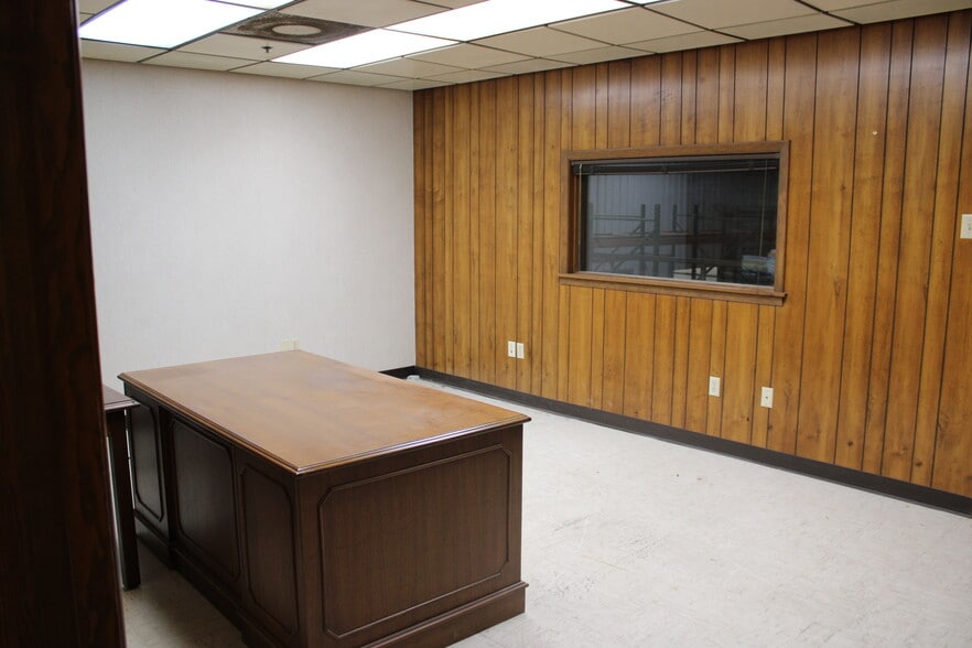 More Photos Of 8328 Macarthur Dr, North Little Rock Manufacturing For Lease