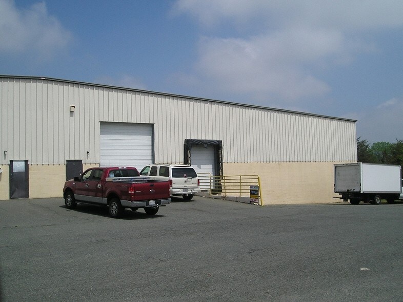 More Photos Of 202 Freedom Ct, Fredericksburg Flex For Lease