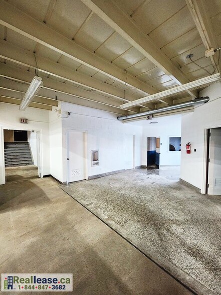 More Photos Of 37 E Victoria St, North Huron Sports And Entertainment For Lease