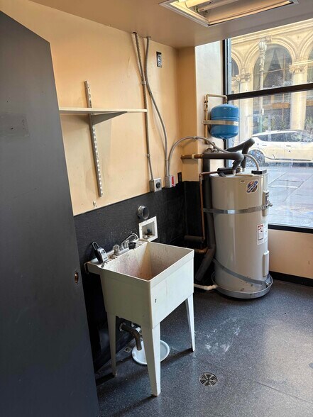 More Photos Of 215 W 7th St, Los Angeles Apartments For Lease