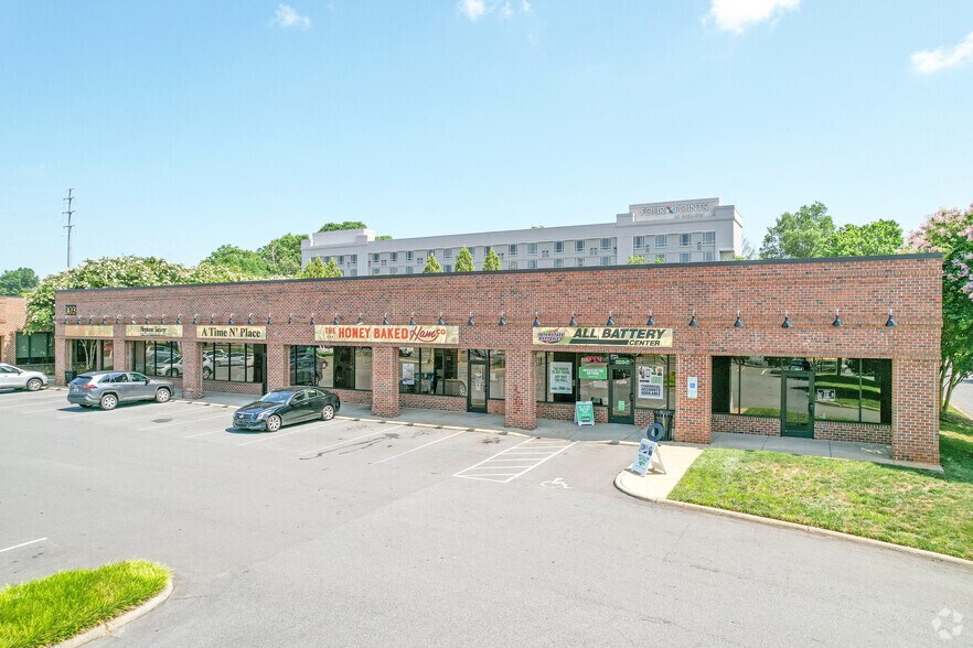 More Photos Of 301-303 E Woodlawn Rd, Charlotte Unknown For Lease