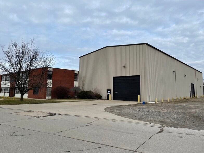More Photos Of 28530 Reynolds St, Inkster Manufacturing For Sale
