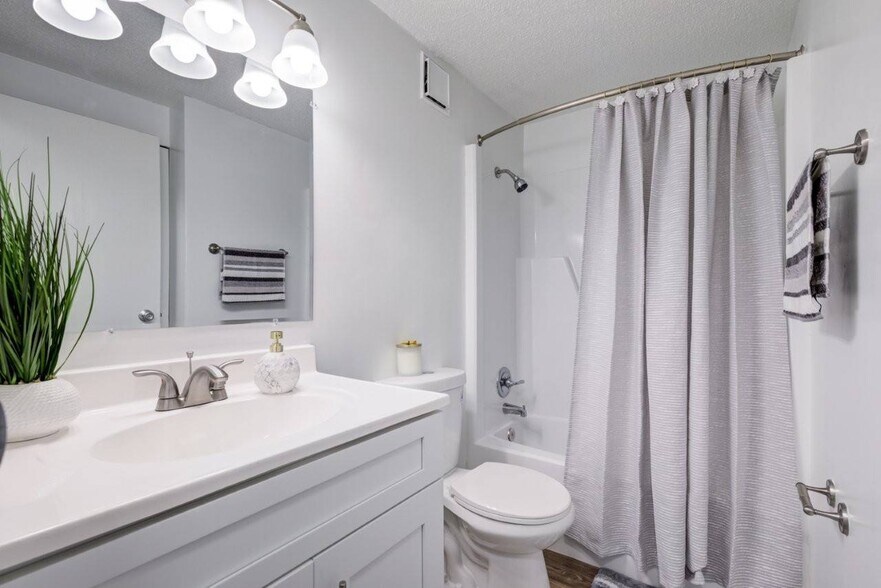 More Photos Of 1529 NE 39th Ave, Ocala Apartments For Sale