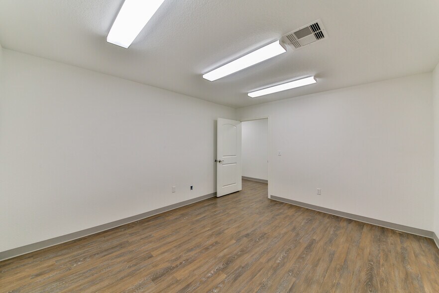 More Photos Of 423 S 8th St, La Porte Distribution For Lease