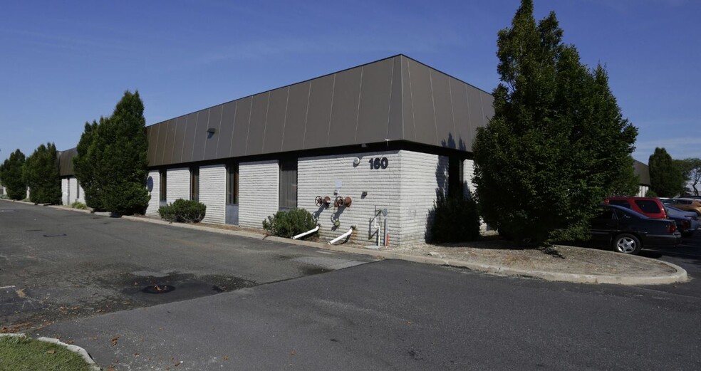 Primary Photo Of 160 Wilbur Pl, Bohemia Warehouse For Lease