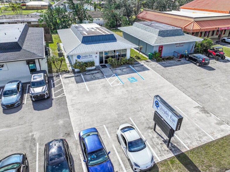 Primary Photo Of 1988 Tamiami Trl S, Venice Medical For Sale