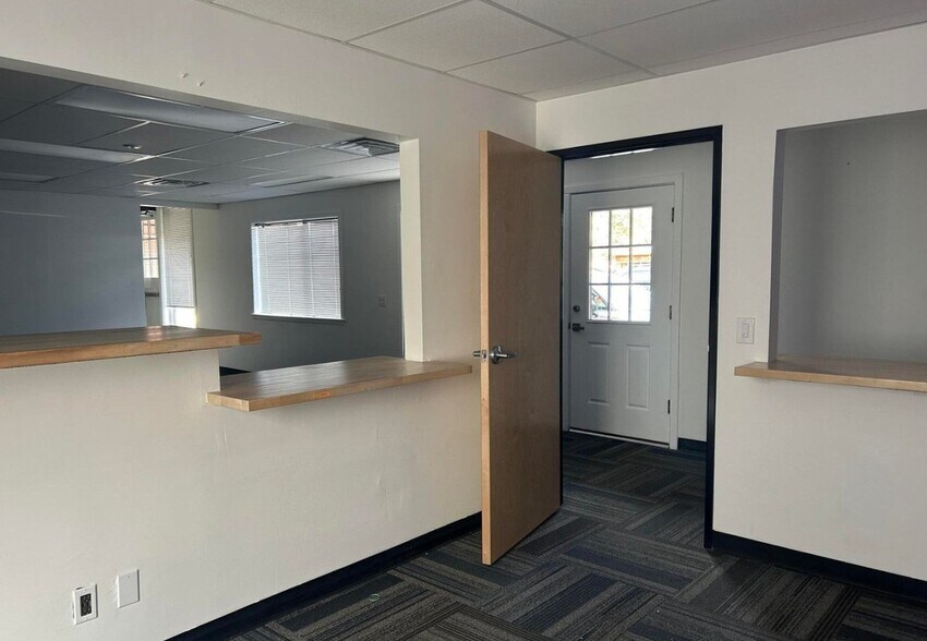 More Photos Of 2705 N 4th St, Flagstaff Office For Sale