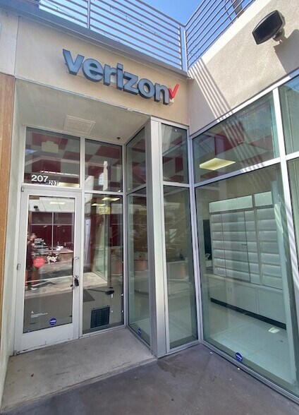 More Photos Of 450 S Western Ave, Los Angeles Freestanding For Lease