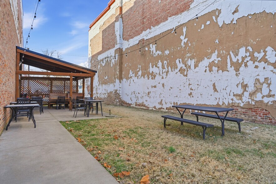 More Photos Of 103 N Allen St, Centralia General Retail For Sale