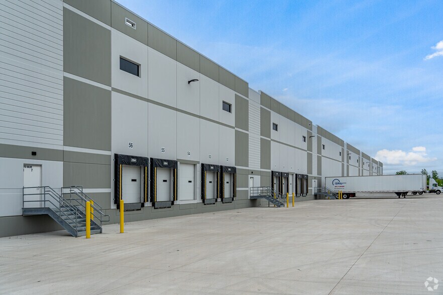 More Photos Of 537 Discovery Dr, West Chicago Distribution For Lease