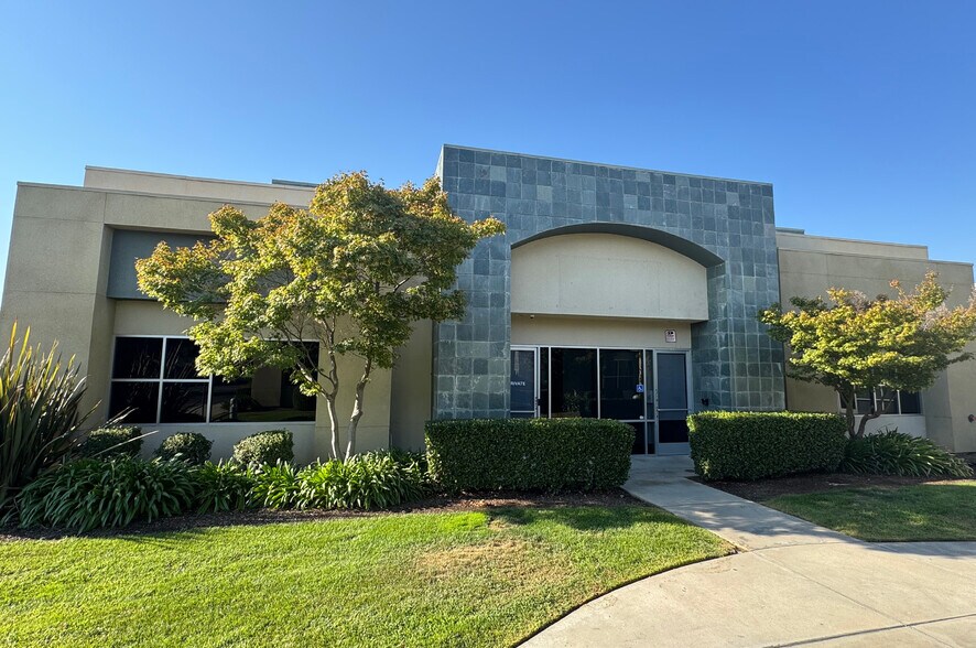 Primary Photo Of 7259 N 1st St, Fresno Office For Lease