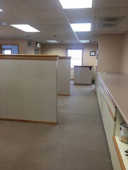 More Photos Of 1015-1025 W Wise Rd, Schaumburg Office For Sale