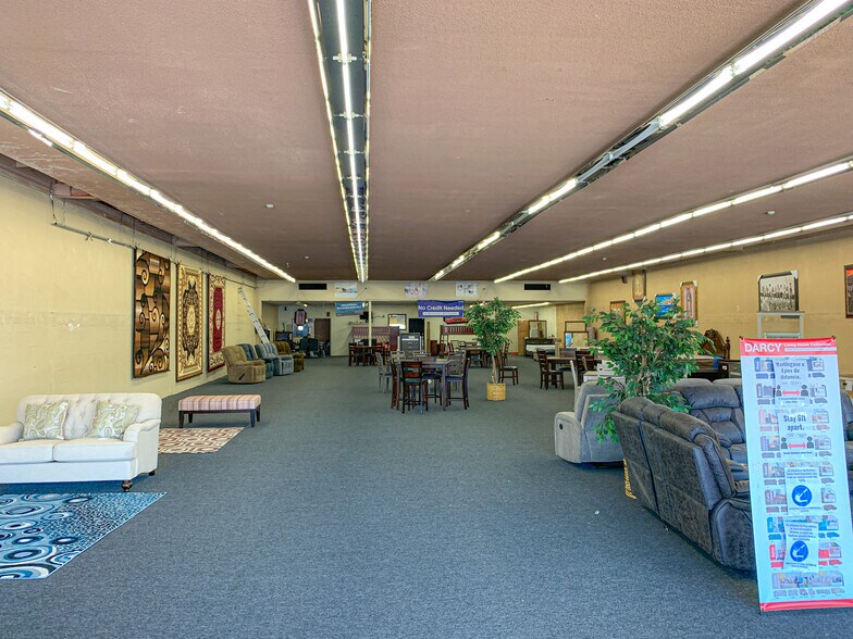 More Photos Of 1049 Broadway Ave, Seaside Storefront For Lease