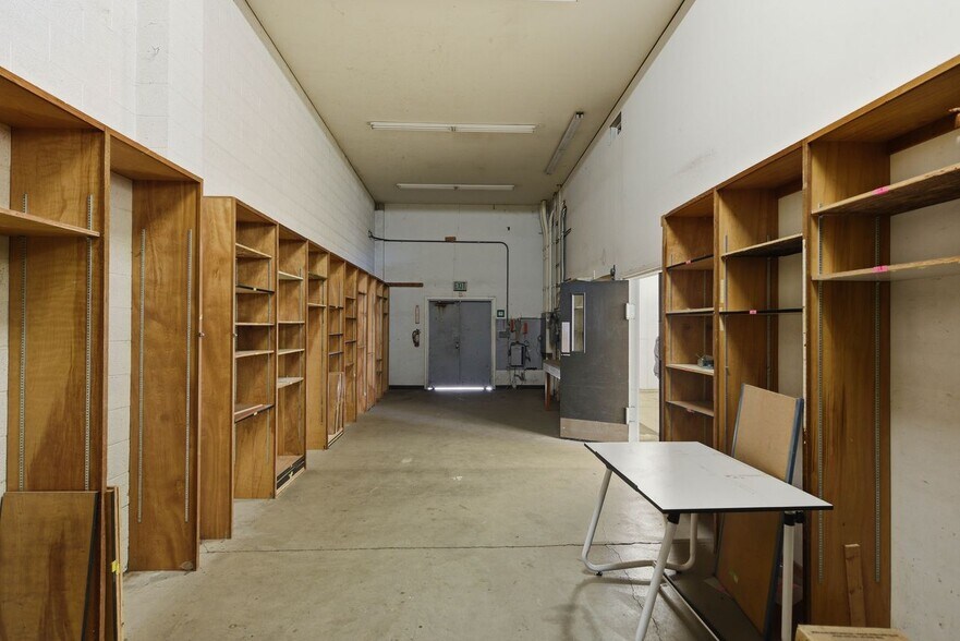 More Photos Of 120 SW Douglas Blvd, Winston Supermarket For Lease