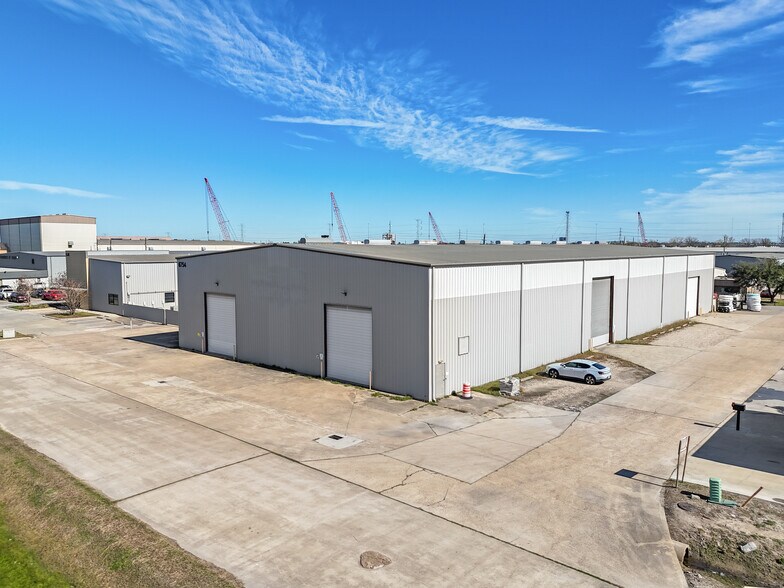 More Photos Of 6754-6758 Northwinds Dr, Houston Warehouse For Lease