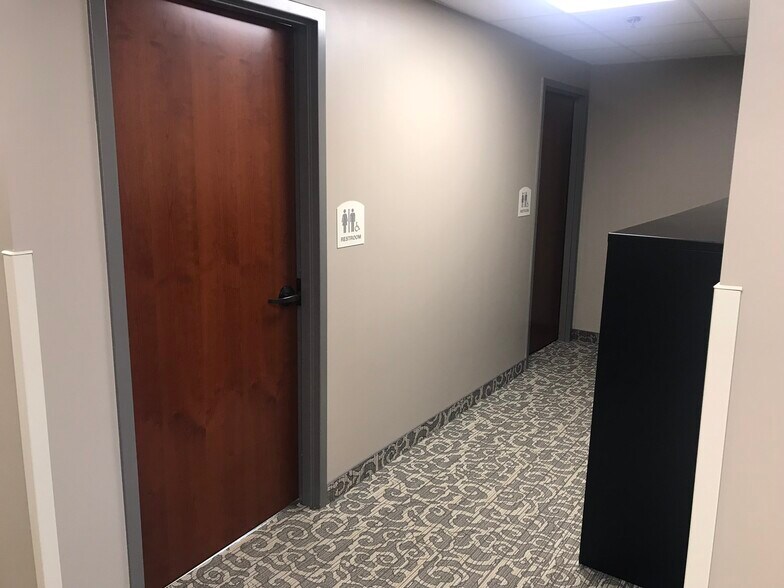 More Photos Of 121 Saint Andrews Ct, Mankato Medical For Lease