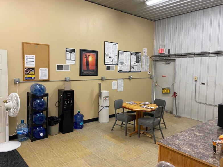 More Photos Of 6930 SR 67 Hwy, Muncie Light Distribution For Sale