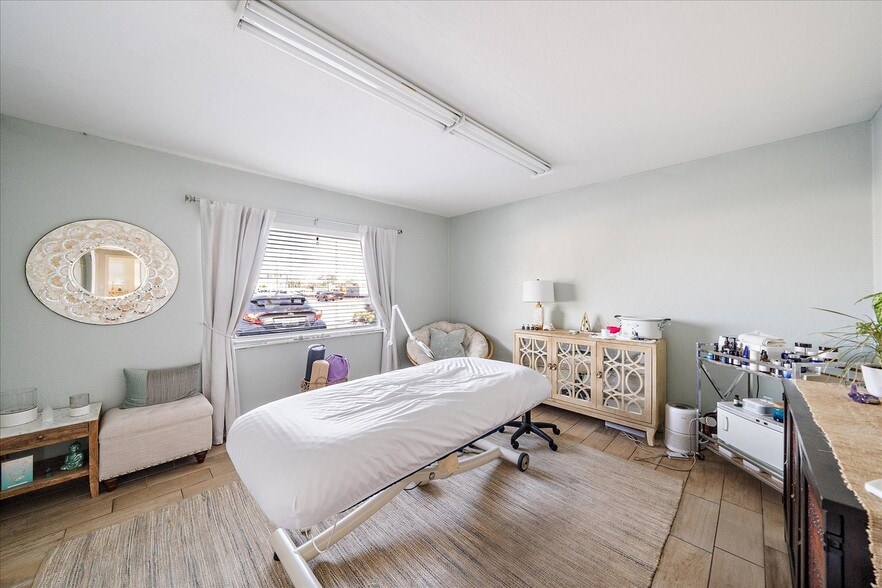 More Photos Of 3932 Swift Rd, Sarasota Office For Sale