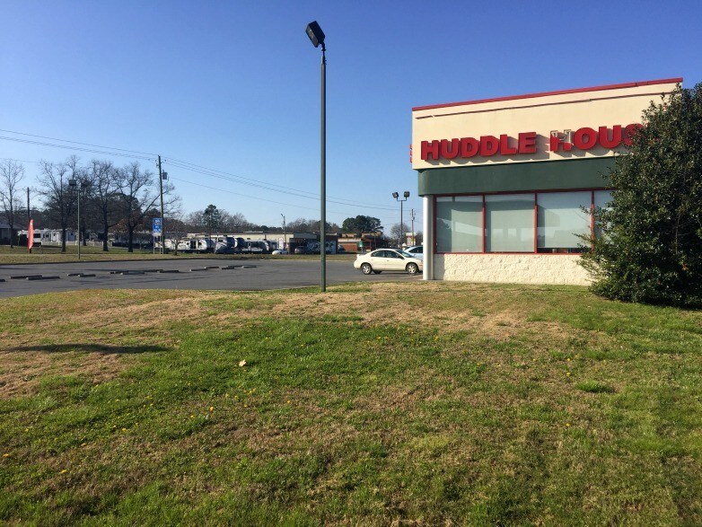 More Photos Of 612 S 3rd Ave, Chatsworth Restaurant For Lease