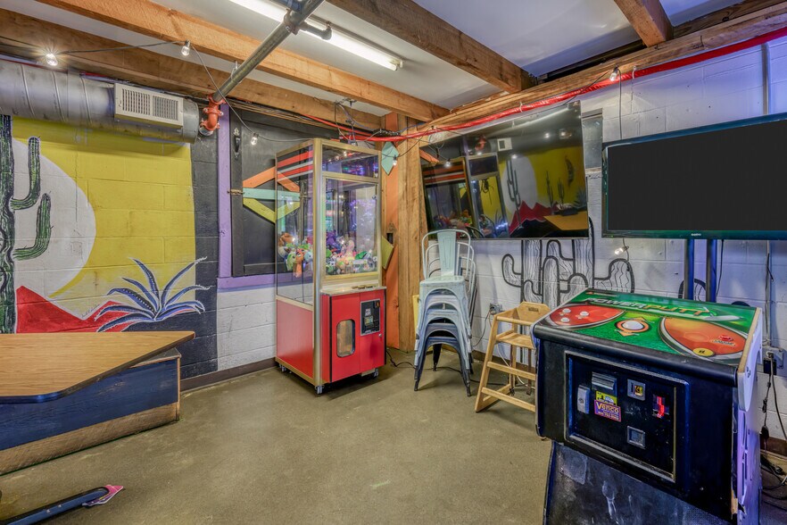 More Photos Of 4903 N Roan St, Johnson City Restaurant For Sale