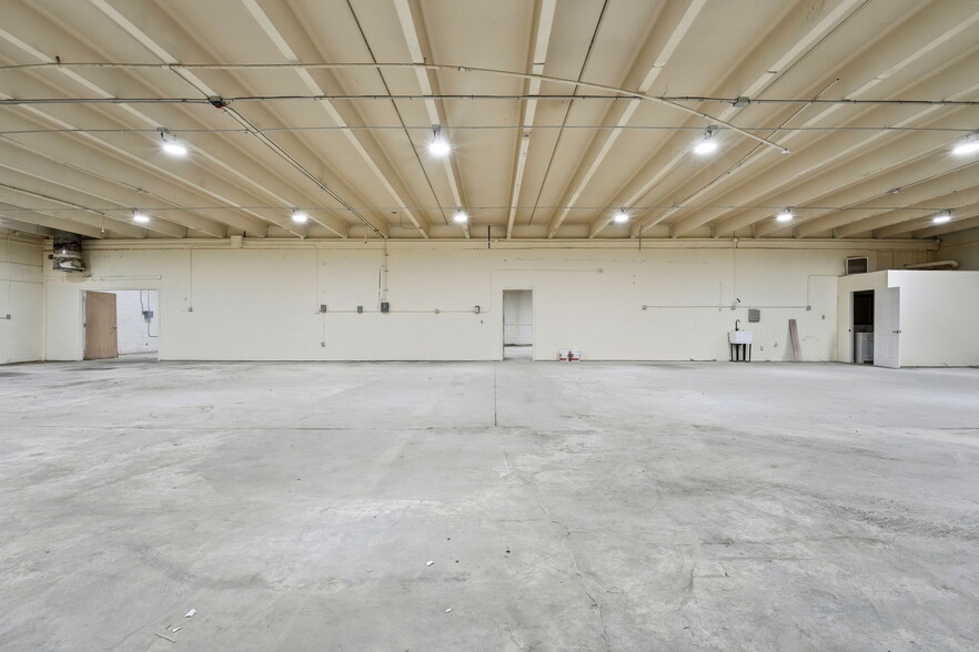 More Photos Of 2513-2515 E Willamette Ave, Colorado Springs Manufacturing For Lease