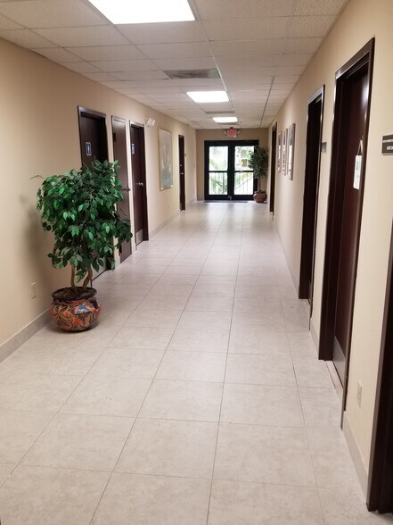 More Photos Of 2201 NE 52nd St, Lighthouse Point Medical For Sale