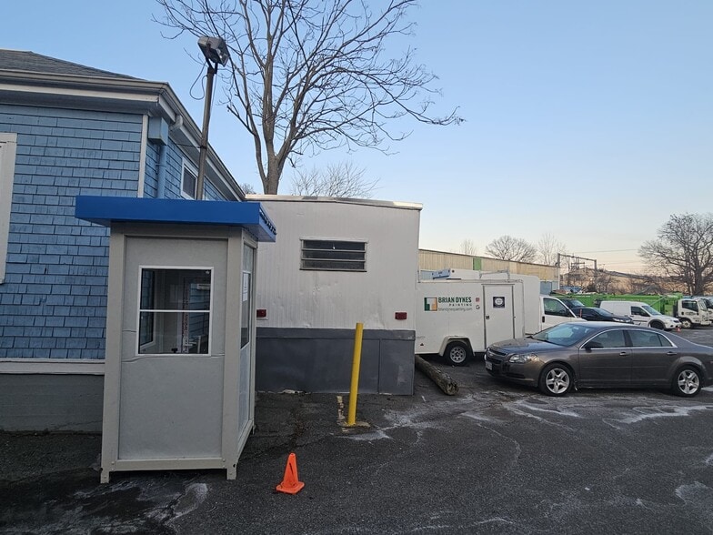 More Photos Of 100 Business St, Hyde Park Unknown For Lease