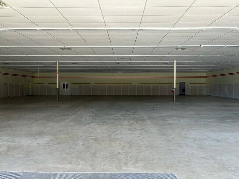 More Photos Of 175 US Highway 96 N, Pineland Freestanding For Sale