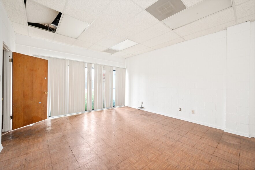 More Photos Of 3579 Gage Ave, Bell Medical For Sale