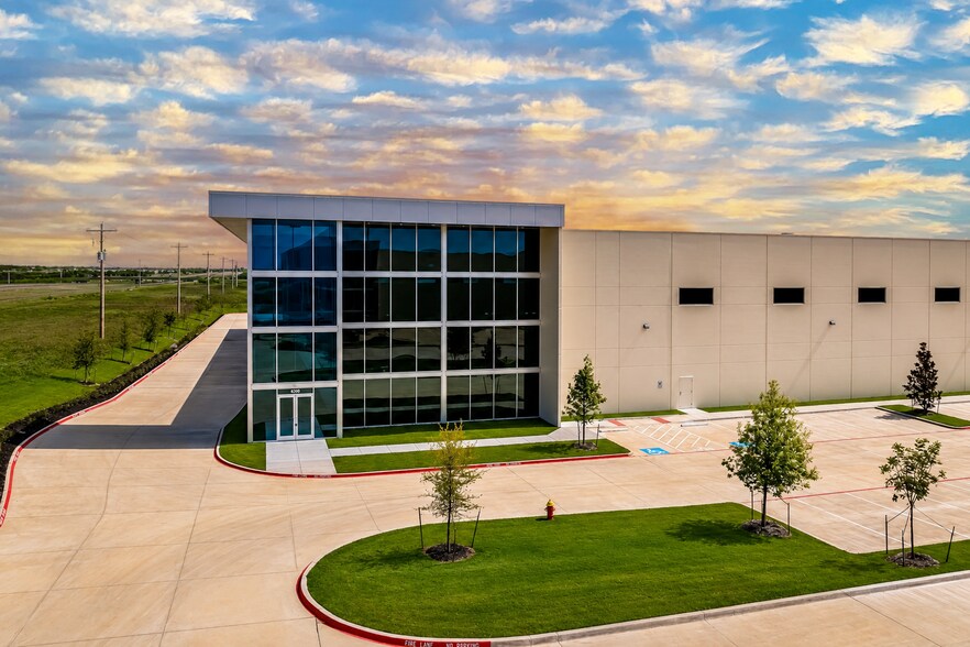 More Photos Of 6100 N Stemmons Fwy, Sanger Unknown For Lease