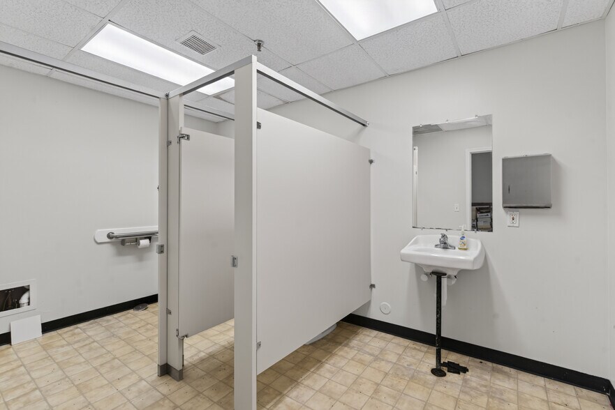 More Photos Of 439-489 N Cannon Blvd, Kannapolis Unknown For Lease