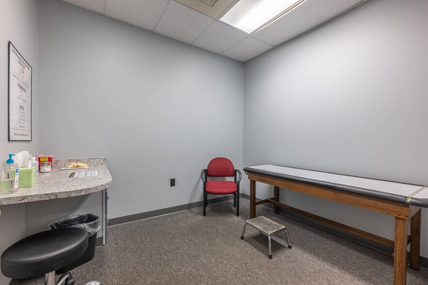 More Photos Of 2419 E High St, Springfield Storefront For Sale