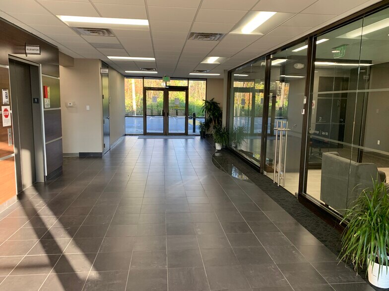 More Photos Of 9011 N Meridian St, Indianapolis Office For Lease