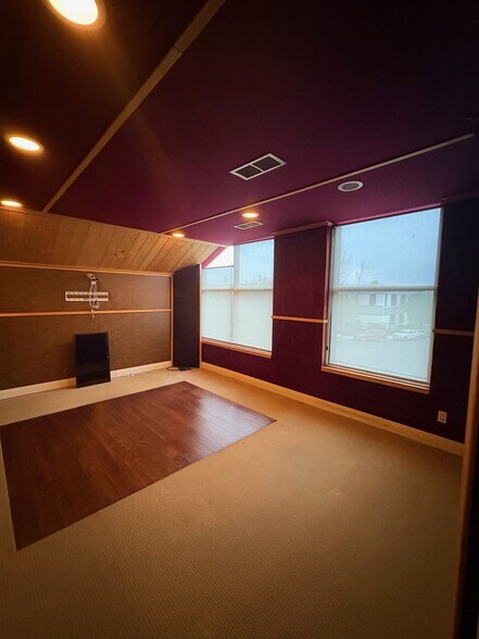 More Photos Of 7949 Ajay Dr, Sun Valley Warehouse For Lease