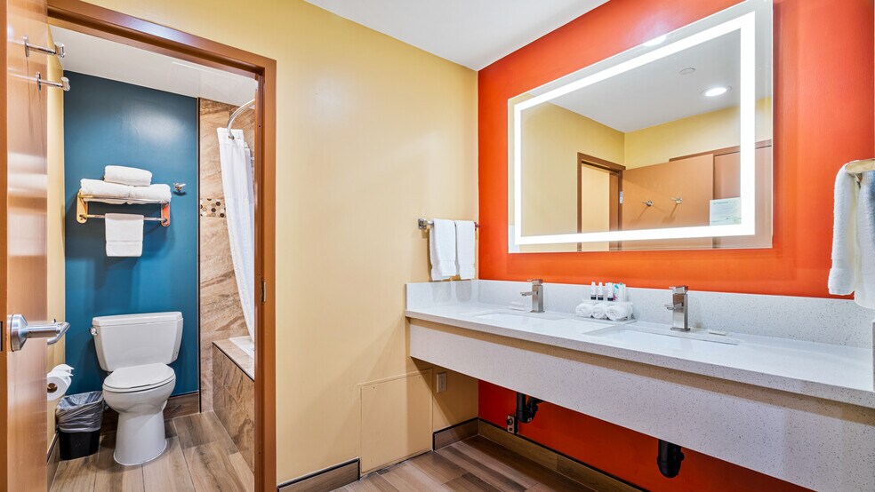 More Photos Of 178 Dry Creek Rd, Healdsburg Hotel For Sale