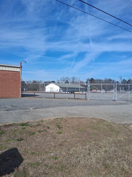 More Photos Of 4453 Broadway, Macon-Bibb Distribution For Lease