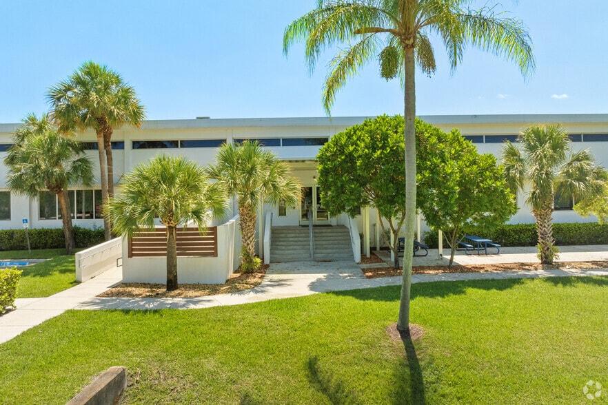 More Photos Of 3910-3980 RCA Blvd, Palm Beach Gardens Office For Lease