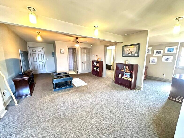 More Photos Of 701 Winchester Ave, Ashland Office For Sale